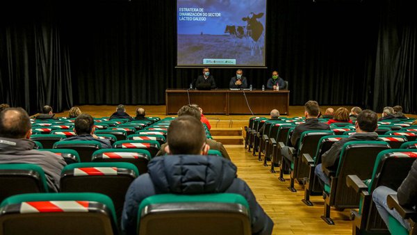 Iniciada en Santa Comba unha rolda de xuntanzas por toda Galicia para explicar a Estratexia de Dinamización do Sector Lácteo