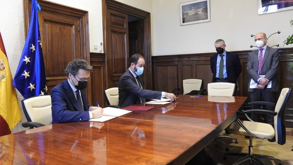 El MAPA y la Inlac firman un convenio para impulsar el sector lácteo hasta el 2024