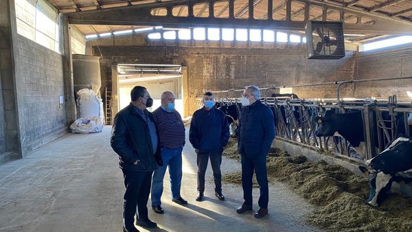 La Xunta reafirma su compromiso con el sector productor durante la visita a dos granjas galardonadas en los Exceleite