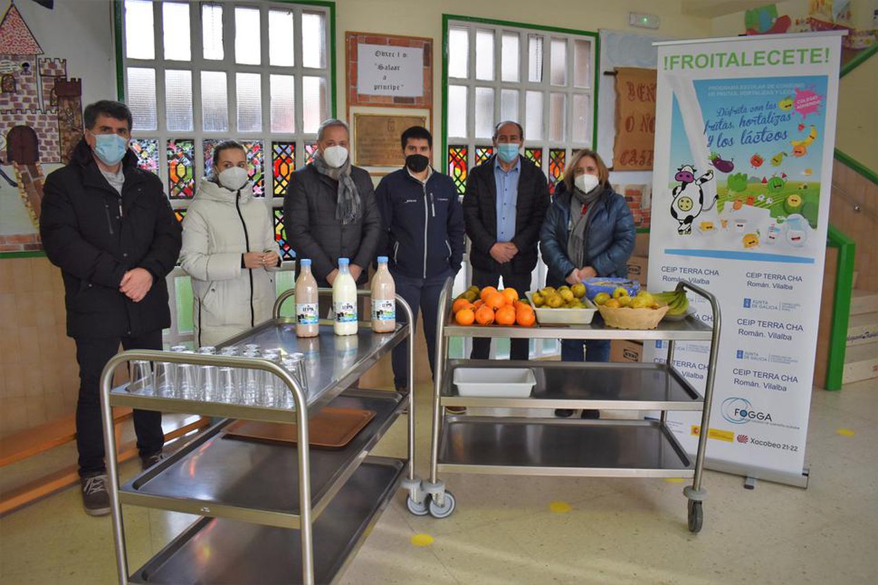 El director general de Gandería, Agricultura e Industrias Agroalimentarias, José Balseiros, durante una visita a uno de los centros participantes