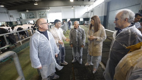 María José Gómez, conselleira de Medio Rural, visitó la sede de Xenética Fontao