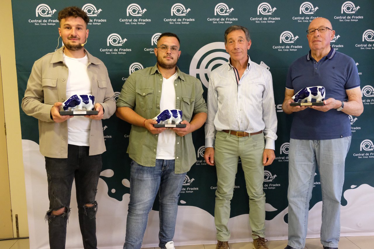 La Central de Frades entregó los premios Raíz e Semente Cooperativa en su Asemblea General
