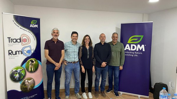 ADM e Nutrofar celebraron unha xornada técnica de vacún de leite en Andalucía