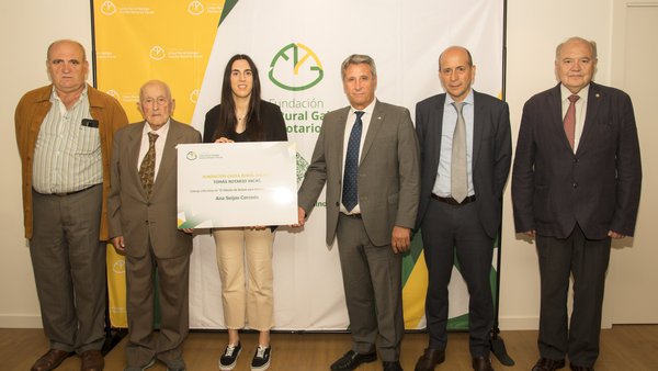 A lucense Ana Seijas recibe a bolsa Fundación Caixa Rural Galega