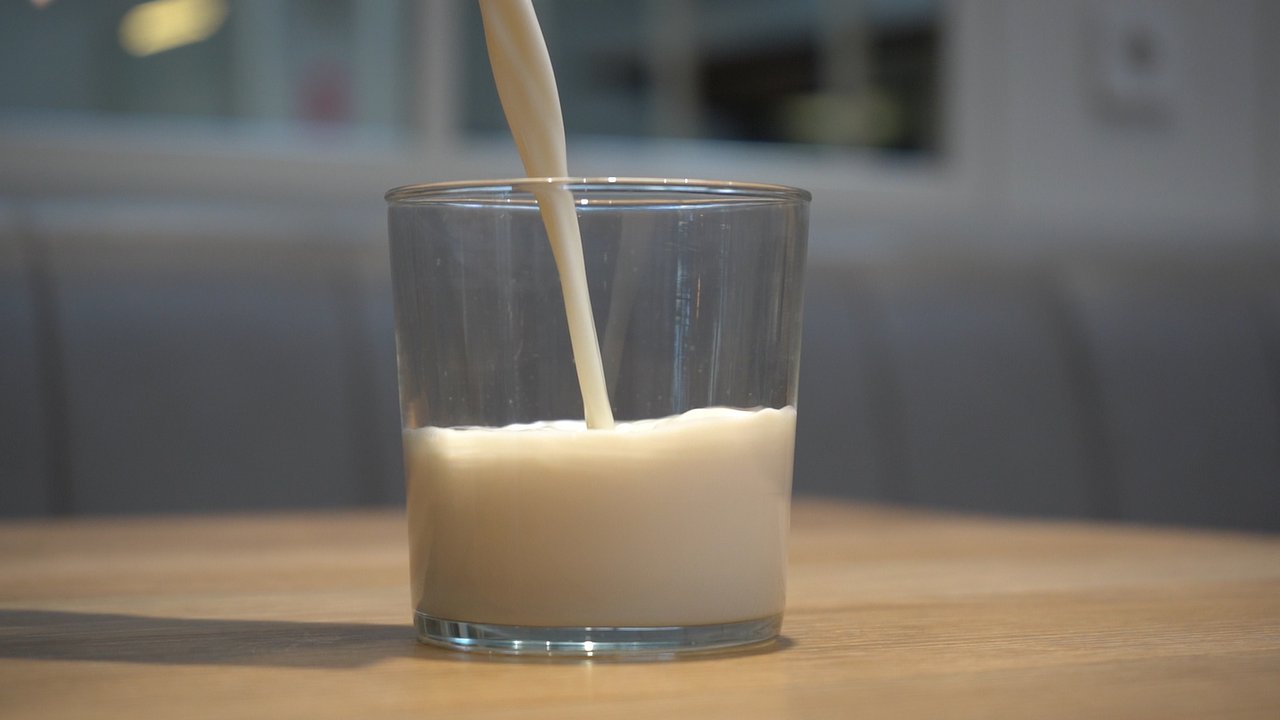 Os centros escolares galegos recibirán axudas de máis dun millón de euros para a subministración de leite e outros alimentos