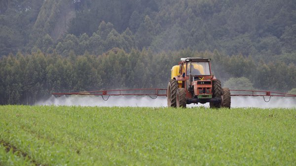 Agricultores e gandeiros poderán acollerse a deducións fiscais pola adquisición de gasóleo e fertilizantes