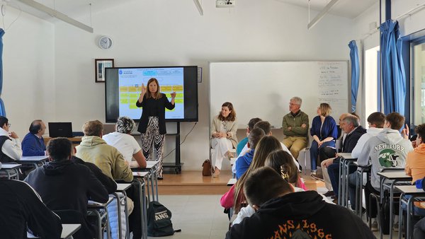 Autoridades do Principado de Asturias amosan interese polo modelo educativo das EFAs cunha visita ao centro de Coristanco