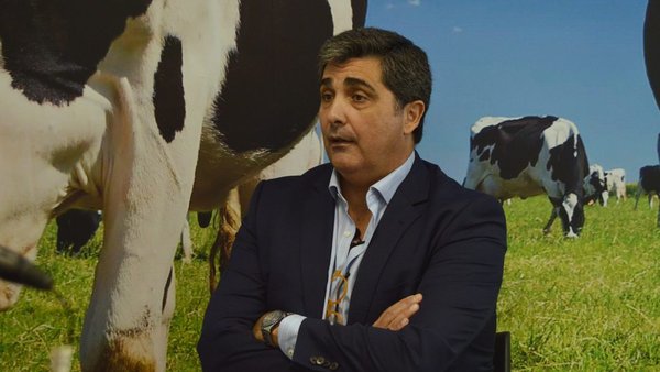 “Ademais de procesar o leite, facemos de enlace entre as dúas partes da cadea”
