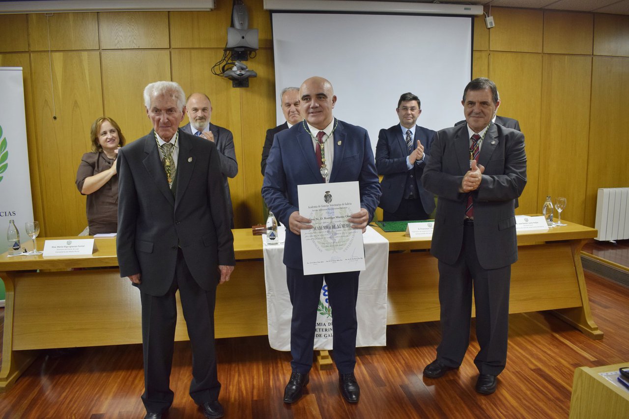 Rodrigo Muiño Otero se incorpora como miembro de la Academia de Ciencias Veterinarias de Galicia