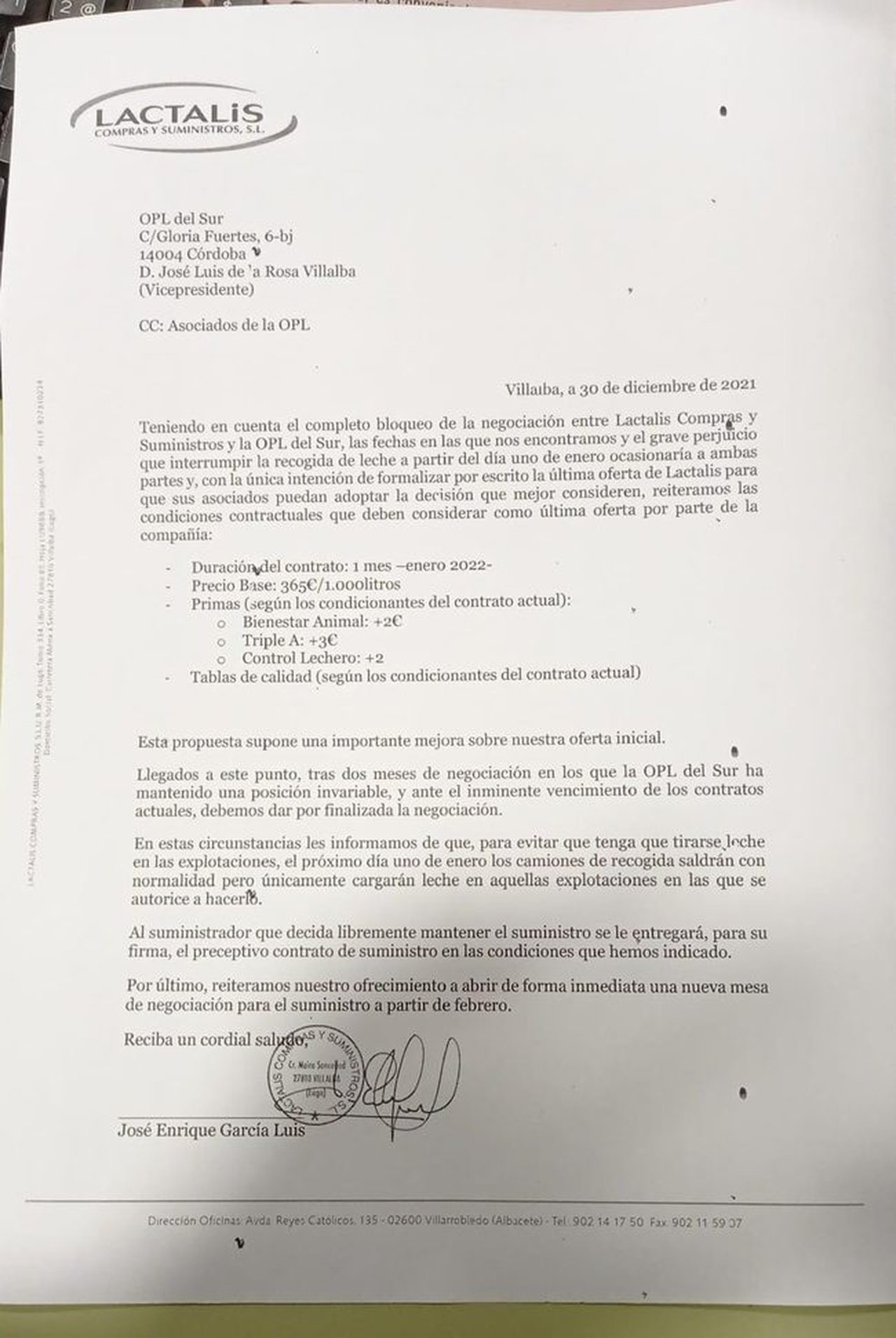 Denuncian que Lactalis envía una carta amenazante para que los ganaderos firmen por debajo de los costes de producción
