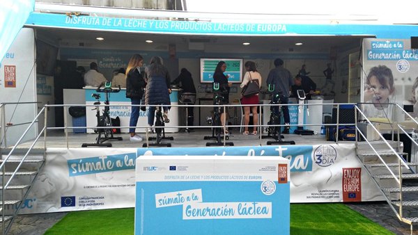 O autobús da “Xeración Láctea” fai parada en Santiago de Compostela