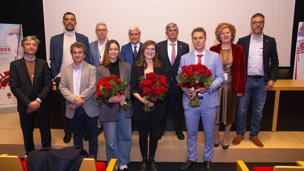 Entregado o Premio Syva 2024 á doutora Ana García-Galán pola súa tese sobre o Mycoplasma bovis