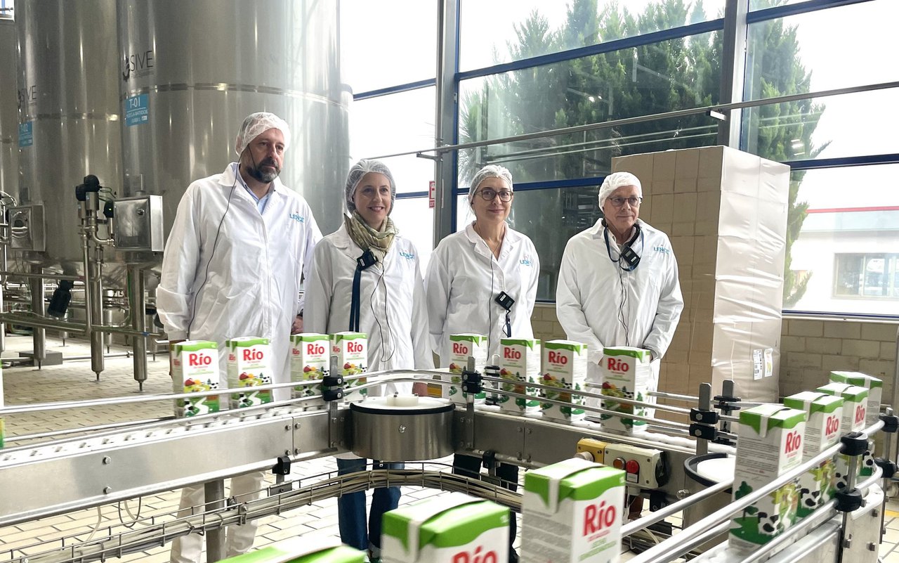 A conselleira do Medio Rural destaca o papel do Grupo Lence no sector lácteo galego