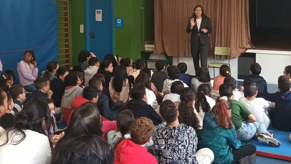Grupo Lence dá a coñecer a novos estudantes o valor da empresa familiar e do sector lácteo para o tecido empresarial galego