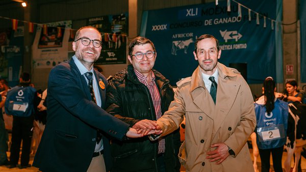 La USC, el Ayuntamiento de Cospeito y la Moexmu firman un convenio para la modernización del sistema productivo y el intercambio de conocimiento