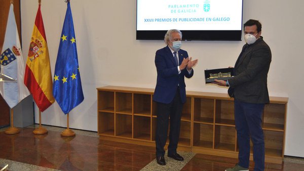 La Xunta premia a Syngenta por sus 69 años de apoyo al gallego con su ‘Almanaque Agrícola ZZ’