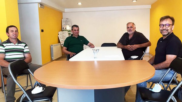 Agromuralla denuncia as coaccións de Inleit aos gandeiros para que asinen un contrato á baixa