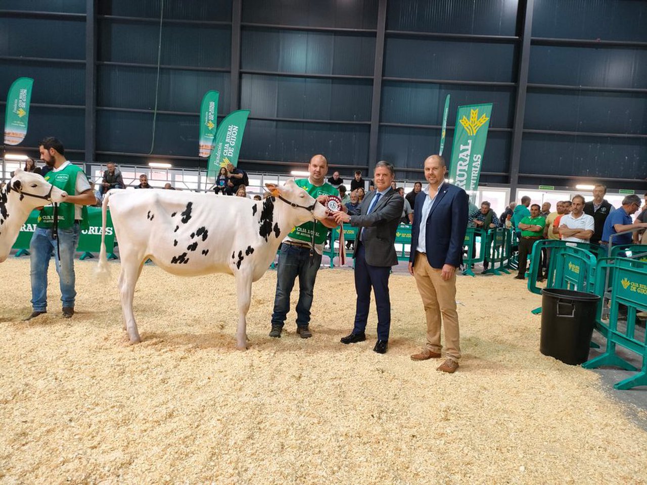 Flora Denver Adreta logra el título de ternera campeona