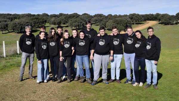 “A práctica entusiasma a todos os  alumnos, pero non poden prescindir dunha  base teórica sólida para avanzar”
