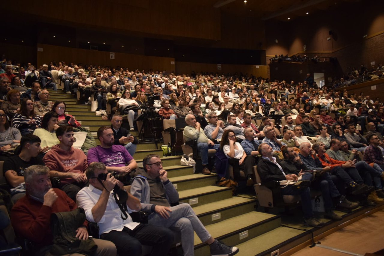 Las Jornadas de Seragro abordaron el peso del sector lácteo gallego, la recría y la innovación en sistemas de ordeño en su primer día de sesiones